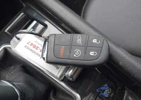 2025 Jeep Compass Latitude 4X4 z USA, uszkodzony, nr VIN 3C4NJDBN0ST569939